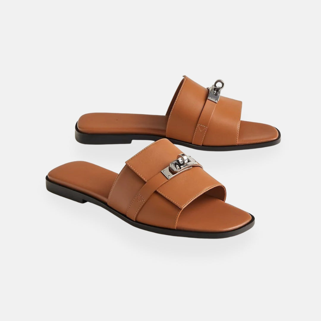 Aria | Elegante zwarte muiltjes met juweeldetail