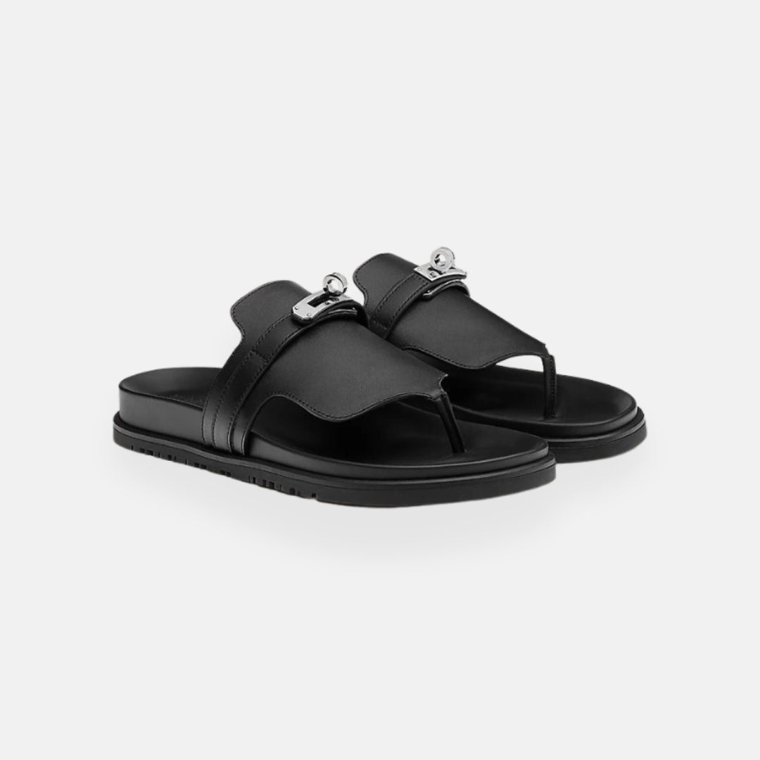 Cerise | Elegante zwarte slippers met juweel-detail